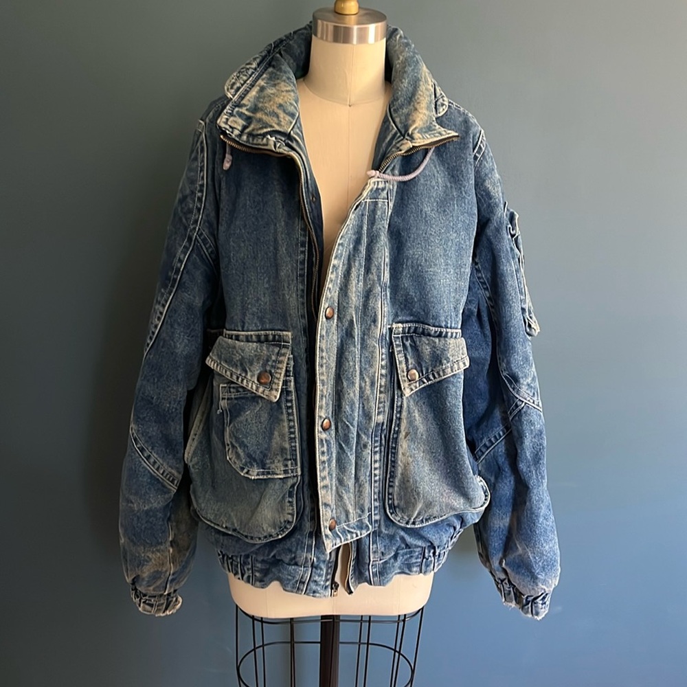 Vintage denim jacket! Oversized bomber style.